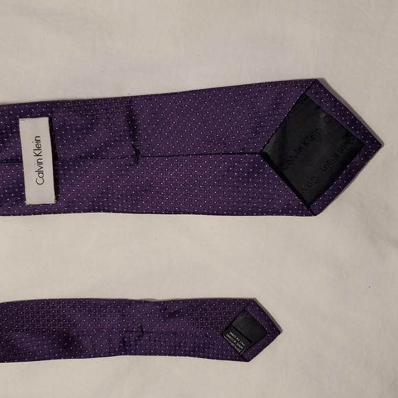 Men's Purple Calvin Klein Silk Tie - Picture 3 of 5